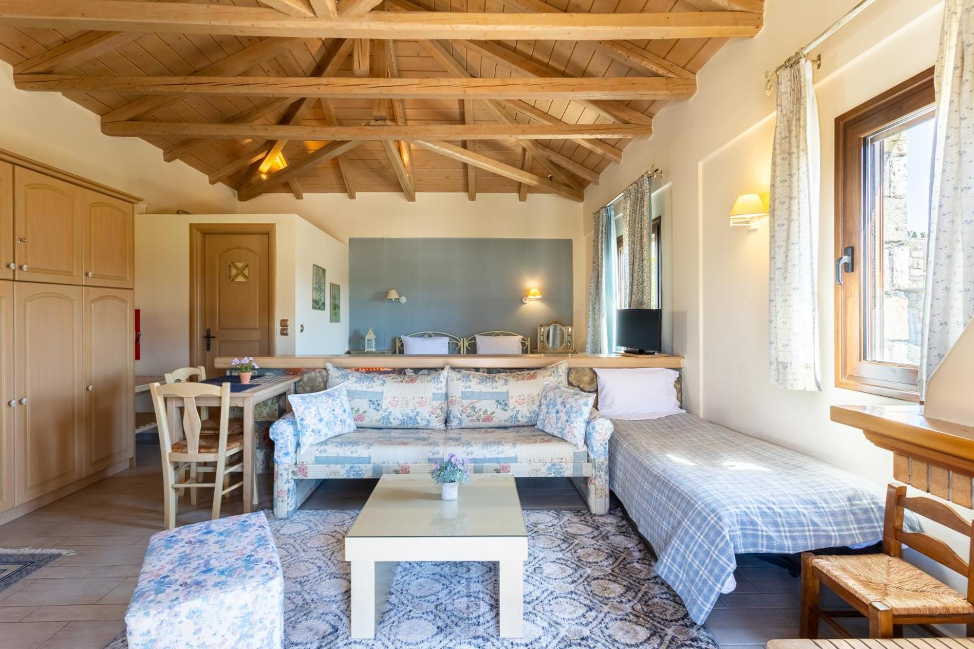 Pleiades Studios All Season Gems - Korinthos Stone Retreats Kalianoi Dış mekan fotoğraf