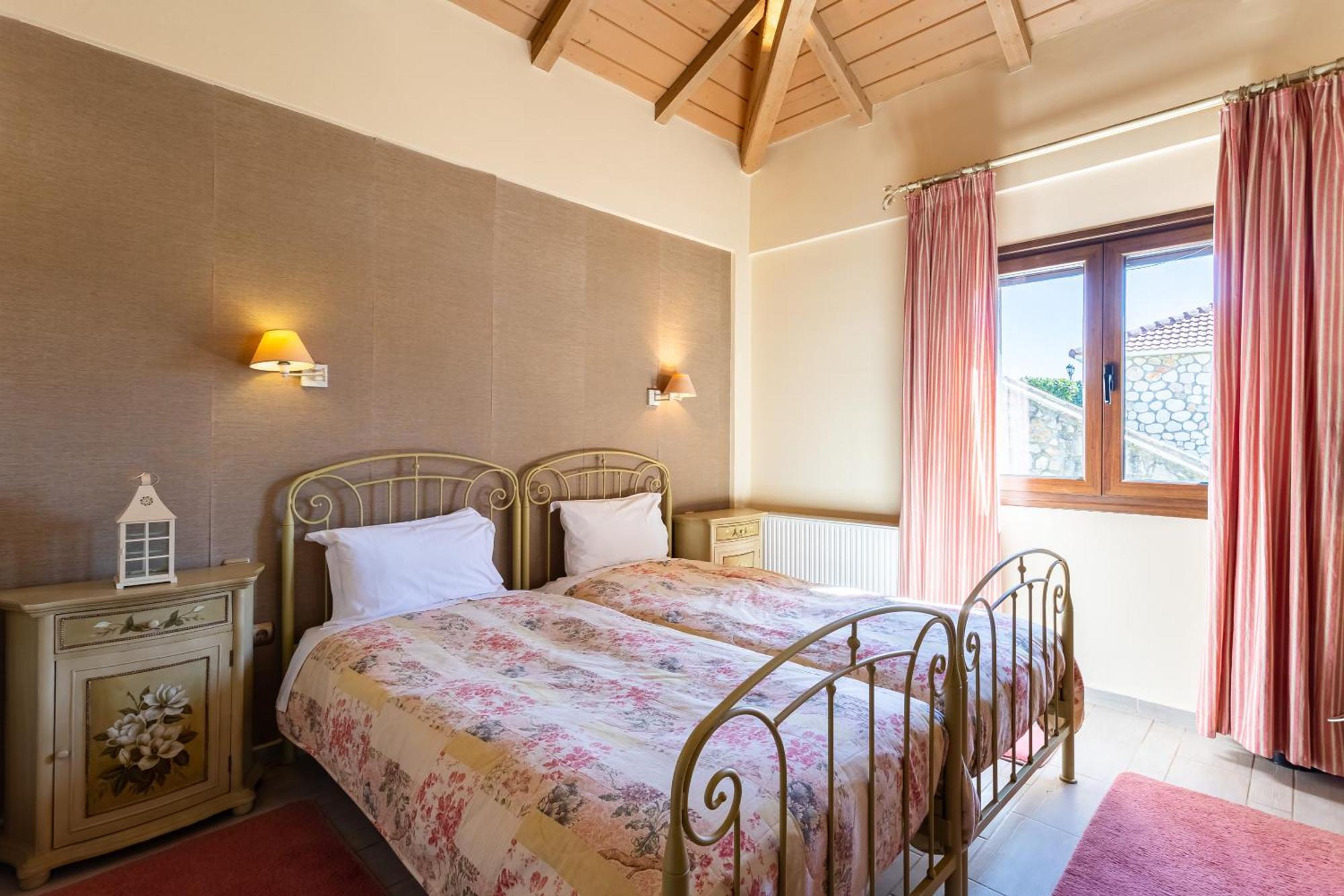 Pleiades Studios All Season Gems - Korinthos Stone Retreats Kalianoi Dış mekan fotoğraf